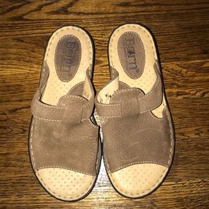Women’s size 6 Born sandals.